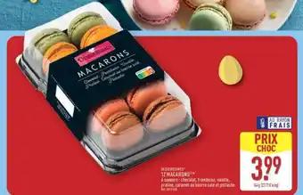 12 macarons
