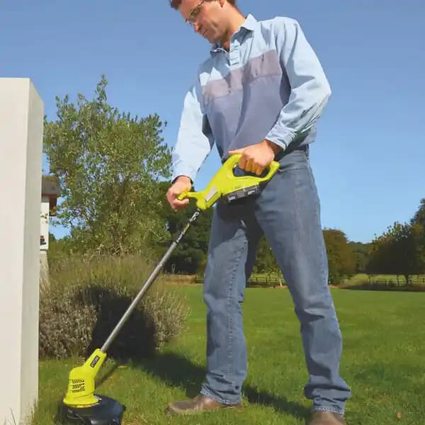 Coupe-bordures à batterie 18V 1,5Ah Li-Ion coupe 25 cm RLT1825M15S Ryobi