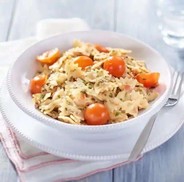 Salade de mini farfalle, thon et tomates