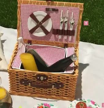 1 PANIER DE PIQUE NIQUE AVEC VAISELLE