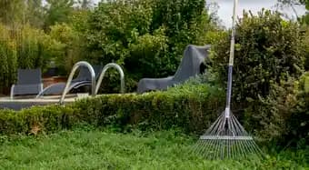 Balai à gazon large à ressort 24 dents 60 cm - ECLOZ